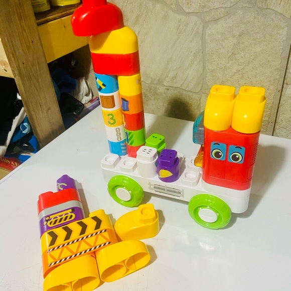 Vibrant Building Block Set with Wheels - Picture 1 of 1